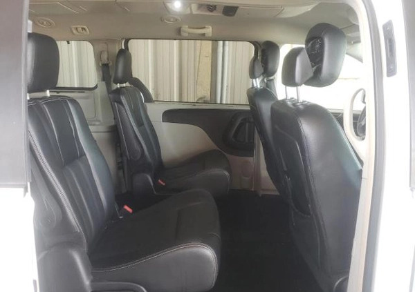 Chrysler Town &amp; Country cena 28900 przebieg: 98000, rok produkcji 2015 z Bełżyce małe 37